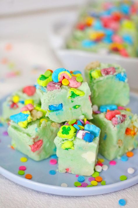 Lucky Charms Recipes, Painted Shamrocks, Easter Deserts, Lucky Charms Cereal, St Patrick Day Activities, St Patricks Day Crafts For Kids, St Patricks Day Food, Whats For Lunch, Kitchen Fun