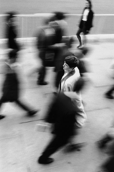 why your brain hates slowpokes - impatience People Street, Movement Photography, Blur Photography, Motion Photography, Motion Blur, Rat Race, Long Exposure, Street Photo, 인물 사진