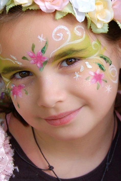 blumen bemalen natürliche ausstrahlung zart nett aufheiternd Easy Halloween Face Painting, Fairy Face Paint, Bodysuit Tattoos, Halloweenský Makeup, Girl Face Painting, Face Painting Easy, Kids Face Paint, Halloween Games For Kids, Birthday Makeup