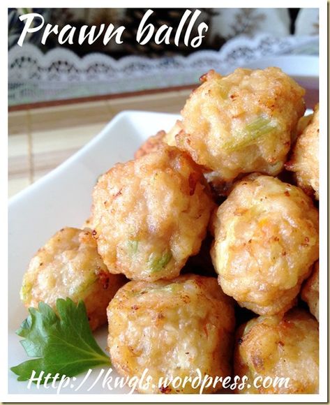 Shrimps Recipes, Prawn Balls, Prawn Fritters, Tofu Skin, Shrimp Balls, Dim Sum Recipes, Asian Appetizers, Meat Rolls, Chinese Recipe