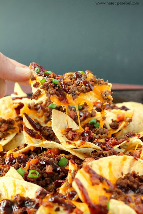 Cheeseburger Nachos, Bbq Bacon Cheeseburger, Nacho Recipes, Bbq Bacon, Burger Toppings, Beef Bacon, Nachos Recipe, Bacon Cheeseburger, Bacon Cheddar