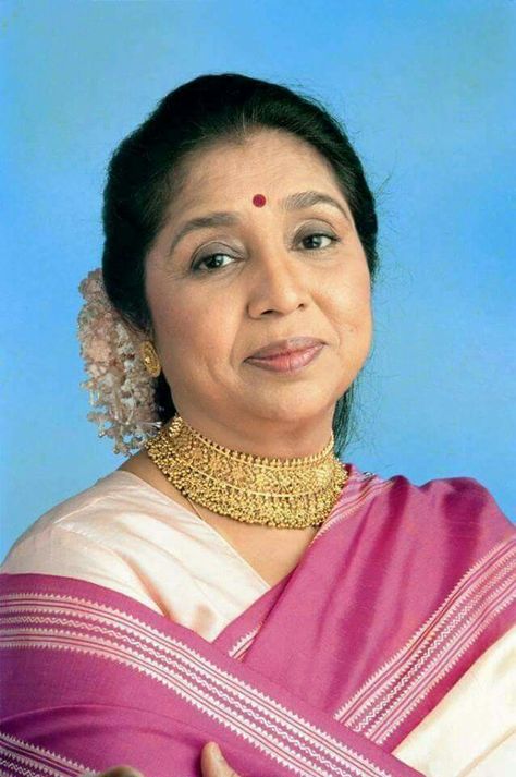 Asha Bhosle Asha Bhosle, Retro Bollywood, Lata Mangeshkar, Legendary Singers, Bollywood Photos, Vintage Bollywood, Old Singers, Top Celebrities, Indian Bollywood