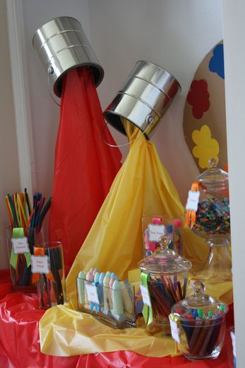 Cool decoration for an art party! - Paintcans and cheap plastic tablecloths, on a stand! LOVE it! - Just click for more ideas!! Back To School Party, Art Birthday Party, Art Theme, Art Birthday, Reggio Emilia, School Parties, Art Party, Paint Party, Amazon Com