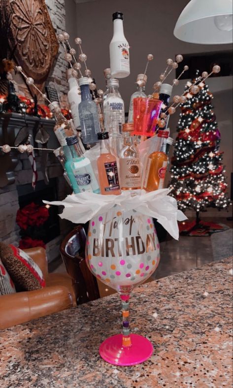 these gift ideas were perfect for my daughter who was turning 21 this year Gifts For 21st Birthday, 21st Birthday Bouquet, 21st Birthday Gift Baskets, Diy 21st Birthday Gifts, 21st Birthday Gift Ideas, 21st Birthday Basket, 21st Birthday Diy, 21st Birthday Girl, 21st Birthday Presents