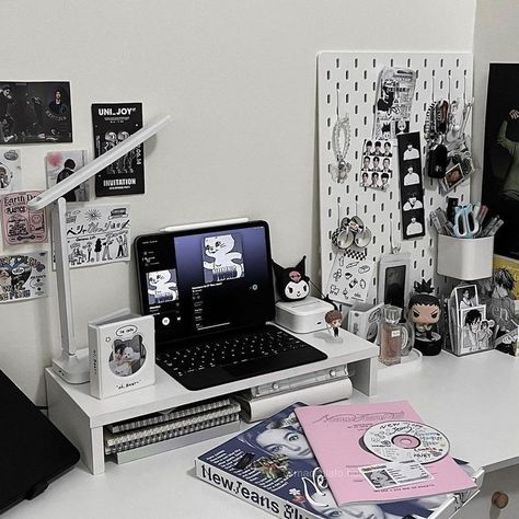 Kpop Table Set Up, Kpop Desk Setup, Kpop Desk, Monochrome Room, Pegboard Ideas, Desk Aesthetic, Hanging Craft Ideas, Study Desk Decor, Hanging Craft