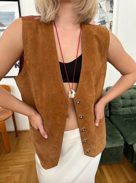 Vintage Brown Suede Leather Vest With Pockets  Material: Leather / Suede  Vintage condition level: good condition   MODEL is 5.3 ft 164 cm tall usually size S  Marked Siz: D46, NL46, GB20, F48 FLAT MEASUREMENTS (unstretched):  Length: 59 cm  Armpit to armpit: 56 cm  Shoulder to shoulder: 39 cm  Every item is vintage, pre-used, pre-loved, one-of-a-kind. All orders are final and sold as-is.  If you have any questions, please contact us before purchase. Irregularities or signs of wear might be pres Brown Suede Vest Outfit, Corduroy Vest Outfit, Suede Vest Outfit, Brown Vest Outfit, Leather Vest Outfit, Fall Vest Outfits, Loose Vest, Vest With Pockets, Vest Outfit