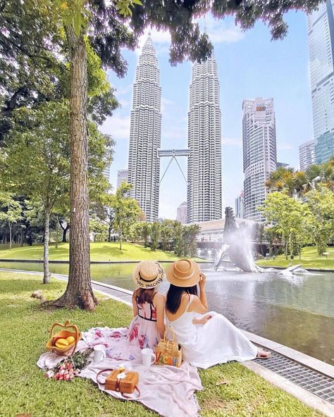 Dont miss out on KLCC Park when you travel to Kuala Lumpur! ❤️💯 ———————————————————————— Follow 👉🏻 @tropiclubtravel Follow 👉🏻… Klcc Park, Photoshoot Garden, Malaysia Trip, Singapore Vacation, Kuala Lampur, Kuala Lumpur Travel, Malaysia Travel Guide, Malaysia Tour, Malaysia Truly Asia