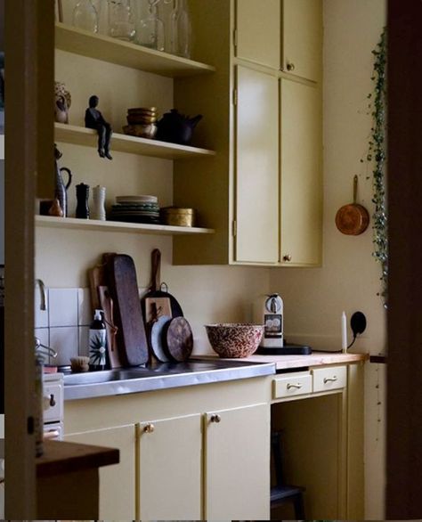 The Cosy Vintage-Inspired Home of a Swedish Artist 1940s Kitchen, Swedish Kitchen, Scandinavian Kitchen, Wood And Marble, Artist House, Kitchen Paint, Scandinavian Home, Eclectic Home, Scandinavian Interior