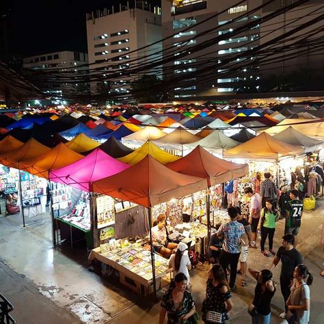 Bangkok street food blog — Top 10 best place to eat street food in Bangkok you must visit - Page 2 of 2 - Living + Nomads – Travel tips, Guides, News & Information! Chinese Night Market, Bangkok Night Market, Street Market Design, Street Market Aesthetic, Night Market Aesthetic, Bangkok Top, Bazaar Market, Bangkok Street Food, Bangkok Market