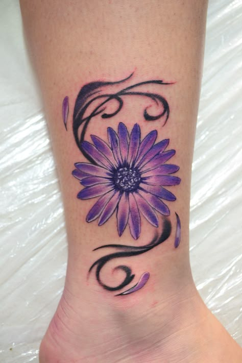 Flower Watercolor Daisy Tattoo, Gerbera Daisy Tattoo, Daisy Tattoo Meaning, Aster Tattoo, Small Daisy Tattoo, Aster Flower Tattoos, Wildflowers Tattoo, Lotusblume Tattoo, Daisy Tattoo Designs