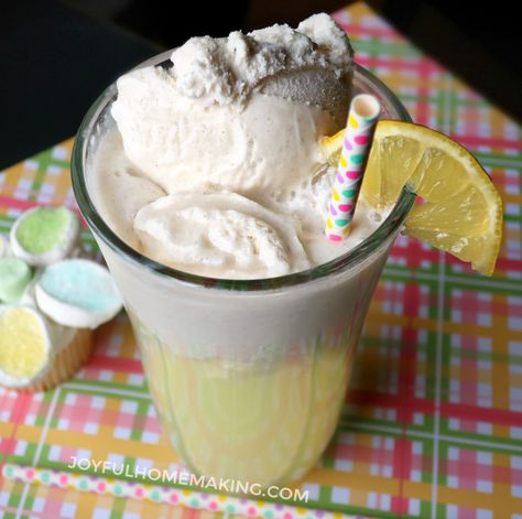 Sparkling Lemonade Floats Sparkling Lemonade, Lemonade Concentrate, Sweet Treat Recipes, Seltzer Water, Ice Cream Floats, Austin Powers, Peaches N Cream, Treat Recipes, Strawberry Ice Cream