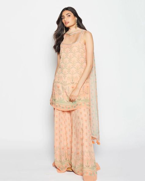 Peach Sharara, Athiya Shetty, Anita Dongre, Sharara Set, Party Wear Dresses, Indian Wear, Indian Outfits, Aza Fashion, Floral Embroidery