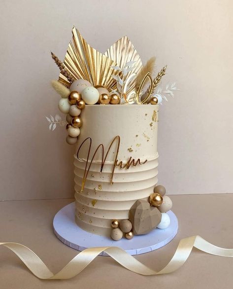 Gold Birthday Cake For Women, Brown And Gold Cake, Neutral Cake Ideas, Mum Cake, Boho Cake, Gold Birthday Cake, Tall Cakes, Birthday Cakes For Women, Cake Inspo