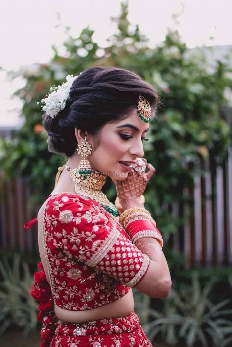 Photo of Bridal shot wearing jewellery in red lehenga Bride Lengha, Bride Swag, Shaadi Photography, Bride Fashion Photography, Bridal Hairstyle Indian Wedding, Indian Bride Makeup, Engagement Hairstyles, Bridal Hairdo, Indian Bridal Photos