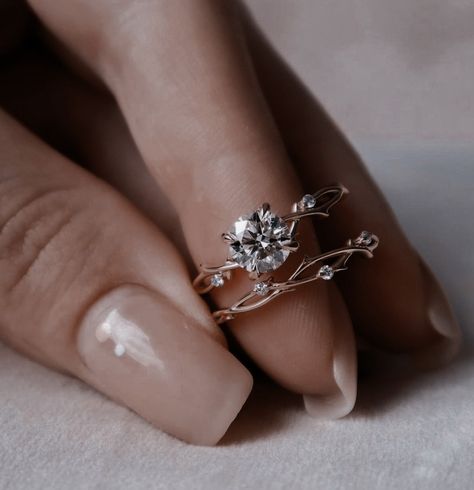 خواتم خطوبة, Princess Diamond Ring, Pretty Engagement Rings, Cute Engagement Rings, Fotografi Vintage, Future Engagement Rings, Dream Engagement, Dream Engagement Rings, Beautiful Engagement Rings