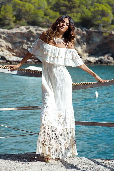 White hippy dress! Fotografi Fesyen, Bohemian Chic Dresses, Blogger Outfit Inspiration, Mode Hippie, Fashion Blogger Outfit, Stil Boho, Estilo Hippie, Blogger Outfits, Boho Chic Dress