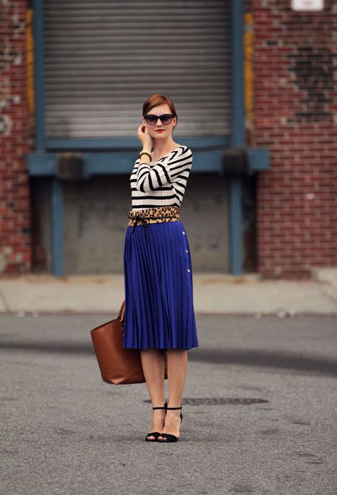 Stripes and pleats. Leopard print. Modern retro. Red Pleated Skirt Outfit, Blue Pleated Skirt Outfit, How To Style Pleated Skirt, Blue Skirt Outfit, Pleated Skirt Outfit Ideas, Midi Rock Outfit, Blue Skirt Outfits, Yellow Pleated Skirt, Pleats Fashion