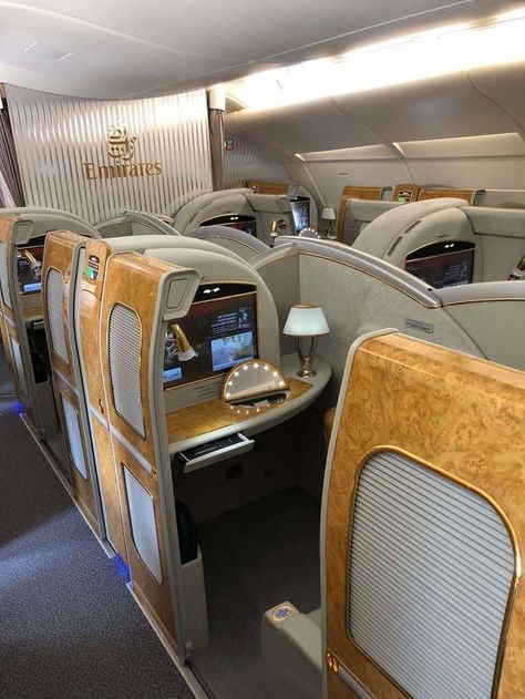 Girl u need to try business class of Emirates First Class Plane, Business Class Travel, Photo Avion, Flying First Class, First Class Flights, Business Class Flight, Fly Emirates, Airport Travel, Business Class