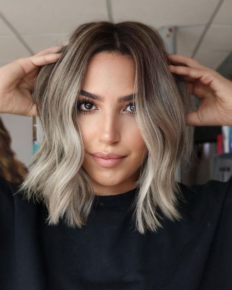 Textures Lob, Short Textured Lob, Short Blonde Shadow Root, Ombre Hair Blonde Short, Soft Wave Short Hair, Soft Wave Bob Hairstyles, Soft Waves Shoulder Length Hair, Lob Waves, Collarbone Lob