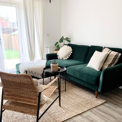 Snug on Instagram: “On a scale from 1 to naming your first born Forest Green sofa, how much do you love this set-up? 👀 📸 @newbuild_no.5 #SnugSofa #SofaInABox” Forest Green Sofa, Green Sofa Living, Green Couch Living Room, Dreamy Living Room, Green Sofa Living Room, Country Style Living Room, Green Living Room Decor, Living Room Decor Gray, Living Room Setup