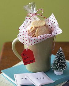 Diy Afternoon Tea, Teacher Appreciation Diy, Teacher Appreciation Gifts Diy, Afternoon Tea Set, Homemade Sweets, Teachers Diy, Easy Sugar Cookies, Tea Gifts, Personalized Christmas Gifts