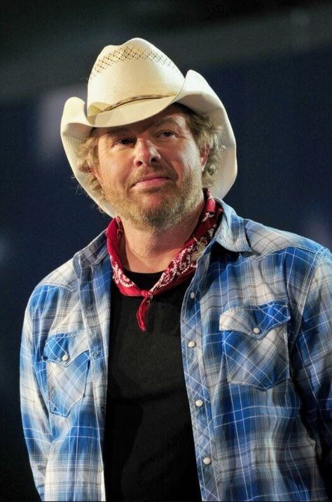 Toby Keith – I Love This Bar Check more at https://classix.vietut.com/580d410bab Music Review, Toby Keith, The Music Man, New Photo Download, Music Man, Country Boys, Western Outfits, Love This, I Love