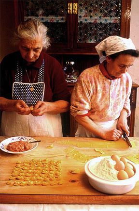 Cooking Lentils, Italian Heritage, Cooking Lessons, Italian Cooking, Foods Delivered, Homemade Pasta, Tortellini, Bologna, Italian Style