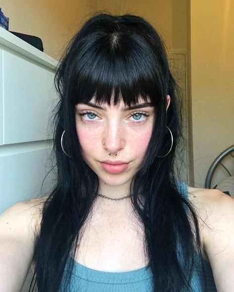 Black Hair Bangs Aesthetic, Baby Bangs Hairstyle, Chloe Hodgson, Long Black Hair With Bangs, Baby Bangs Long Hair, Curly Updos, Bangs Updo, Hair Styles Ideas, Ideas For Short Hair