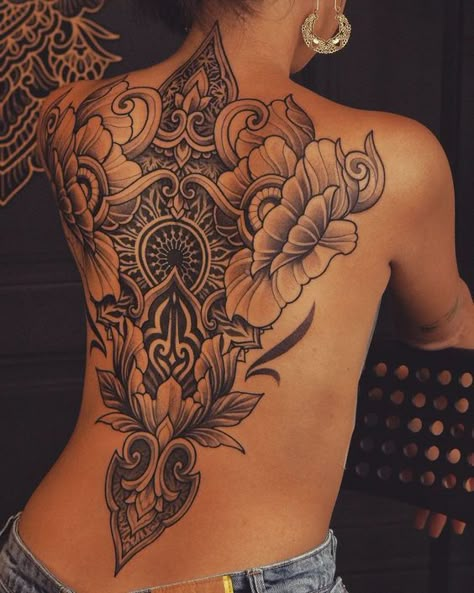 Back Tattoo Women Full, Feminine Back Tattoos, Girl Back Tattoos, Back Piece Tattoo, Tattoos For Women Half Sleeve, Full Back Tattoos, Hip Tattoos Women, Spine Tattoos For Women, Tattoos Geometric