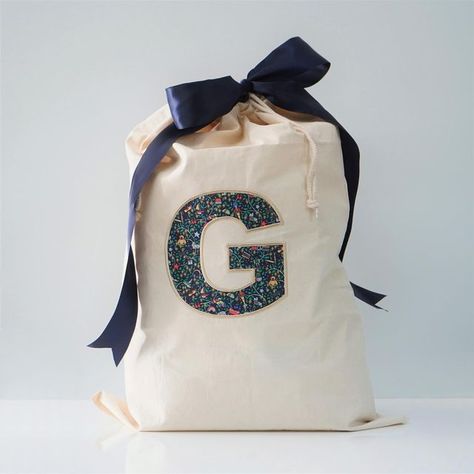 GramercyGiftGuide™️ on Instagram: "Waste less, save money, save time! Double tap if you also love the idea of transitioning to a “Santa Sack” rather than wrapping this year! A link to this Etsy find is in GGG’s bio (seen on instagram section). ⠀⠀⠀⠀⠀⠀⠀⠀⠀⠀⠀⠀⠀⠀⠀⠀⠀⠀ ⠀⠀⠀⠀⠀⠀⠀⠀⠀ ----⠀⠀⠀⠀⠀⠀⠀⠀⠀ ⠀⠀⠀⠀⠀⠀⠀⠀⠀ In an effort to provide transparency on each gift recommended, please see a breakdown of partnership details below.⠀⠀⠀⠀⠀⠀⠀⠀⠀ ⠀⠀⠀⠀⠀⠀⠀⠀⠀ Is the above post sponsored by the brand? No⠀⠀⠀⠀⠀⠀⠀⠀⠀ ⠀⠀⠀⠀⠀⠀⠀⠀⠀ Diy Santa Sack, Sewing Christmas Gifts, Quirky Christmas, Santa Bags, Gift Sack, Christmas Organization, Embroidered Initials, Christmas Sack, Christmas Letter