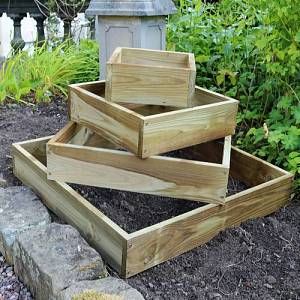 Cascading Plants, Garden Landscaping Backyard, Diy Garden Landscaping, Fuchsia Plant, Garden Landscaping Diy, Pallet Projects Garden, Raised Flower Beds, Garden Solutions, Raised Planter