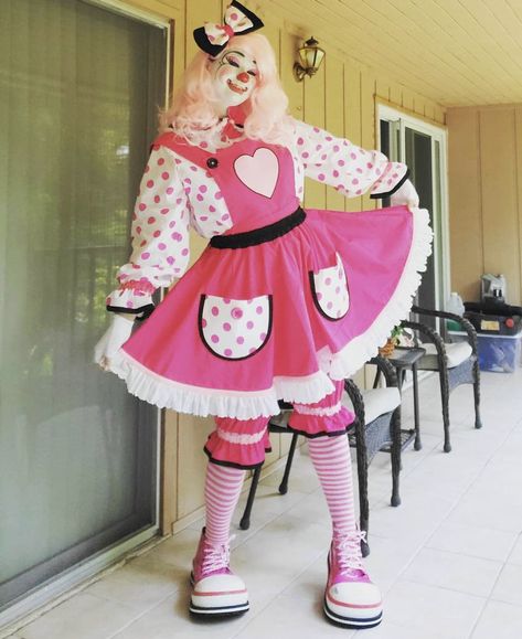 Clowncore Fashion, Clowncore Outfit, Clown Costume Women, Cute Clown Makeup, Clown Images, Clown Pics, Clown Girl, Robot Costumes, Clown Clothes