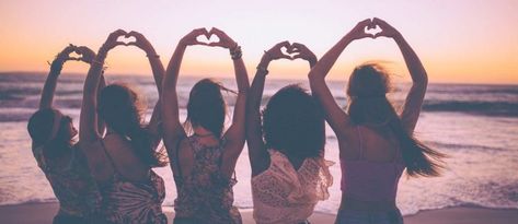 Five girls celebrating Galentine's Day and friendship at the beach National Girlfriend Day, Girlfriends Day, Friendship Photography, Squad Pictures, Five Friends, Best Friend Drawings, Raising Girls, Girl Friendship, Best Friend Photography