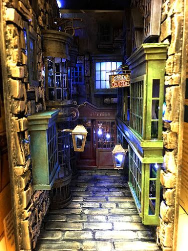 boozybear: Diagon Alley Book Nook Diagon Alley Diorama, Diagon Alley Book Nook Diy, Book Nook Diagon Alley, Booknook Miniature, Diagon Alley Book Nook, Harry Potter Book Nook, Harry Potter Diagon Alley, Bookshelf Art, Harry Potter Halloween