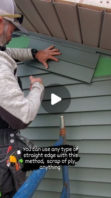 Aron Jones on Instagram: "#tuesday the #carpenteredition This is one quick and easy way to cut the gable angle. If you don't know the slope of the roof or in a renovation situation where things may not be straight. #apprenticeshipisanobligation #build #building #carpentery #carpentersareadyingbreed #contractor #construction #keepcraftalive #tipsandtricks #gable #scribe #lovewhatyoudo #westlakeroyalpro #royalsiding" Vinal Siding, Construction Hacks, New House Construction, Gable Roof Design, Pvc Siding, Exterior Angles, Siding Repair, Gable Trim, Siding Trim