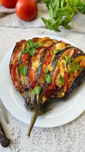 Baked Eggplant With Tomatoes And Cheese, Cheesy Baked Hasselback Eggplant, Stuffed Eggplant Recipes, Egyptian Recipes, Aubergine Recipe, Eggplant Recipes Easy, Stuffed Eggplant, Egg Plant, Italian Herbs