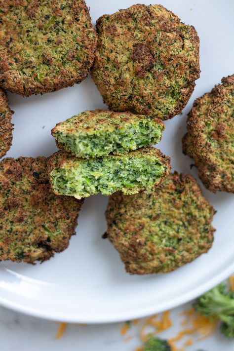 Broccoli Patties, Broccoli Fritters, Dr Gundry, Parmesan Broccoli, Quick Side Dishes, Zucchini Fritters, Veggie Burgers, Popcorn Recipes, Air Fryer Recipes Easy