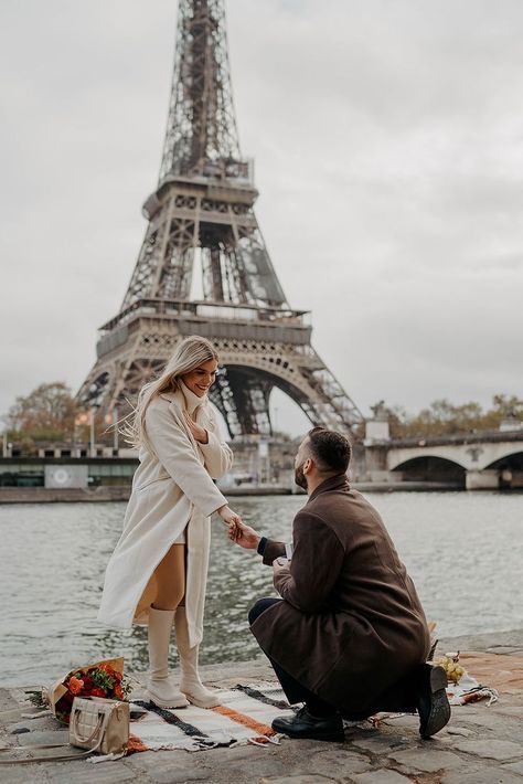 Top 20 Things to Consider When Planning a Destination Proposal Eiffel Tower Proposal, Destination Proposal, Outdoor Proposal, Paris Proposal, Proposal Spots, Outdoor Couple, Destination Engagement, City Of Love, Wedding Proposals