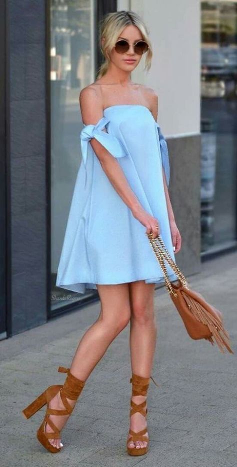 Pretty blue off the shoulder dress with cute tan shoes and handbag. Outfit Trends, Off The Shoulder Dress, Looks Chic, Maxi Skirts, Inspired Outfits, Fashion 2017, Spring Summer Outfits, Outfits Casuales, Playsuit