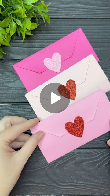 Easy Paper Envelope, Paper Envelope Diy, Envelope Tutorial, Diy Envelope, Paper Craft Diy Projects, Paper Envelope, Craft Paper, Paper Envelopes, Paper Crafts Diy