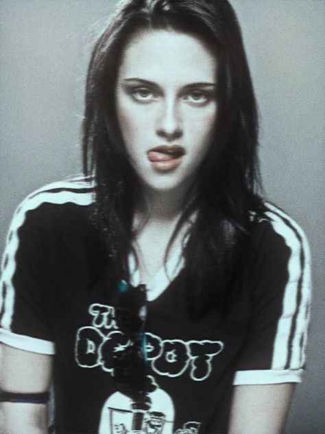 Kristen Stewart Aesthetic, 2000s Celebrity Fashion, Kristan Stewart, Twilight Videos, Secret Tattoo, Nonbinary People, Kristin Stewart, Kristen Stewart Style, Twilight Movie