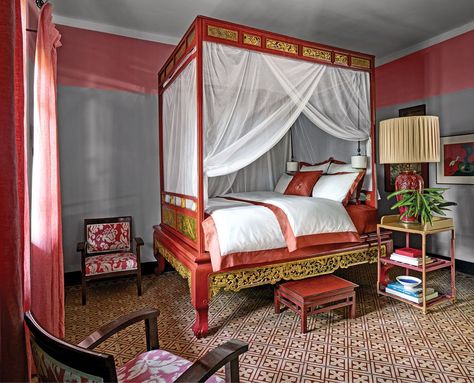 An antique Vietnamese four-poster bed makes a statement in this guest bedroom. Vietnamese Bedroom, Elle Decor Magazine, Inside A House, How To Shade, Four Poster, Deco Furniture, White Rooms, French Interior, Art Deco Furniture