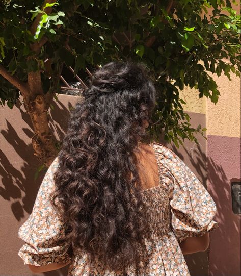 Long Flowy Hair, Hair Tree, Summer Flowy Dress, Flowy Hair, Flowy Dress, Curly Hair, Summer Dress, Dreadlocks, Long Hair Styles