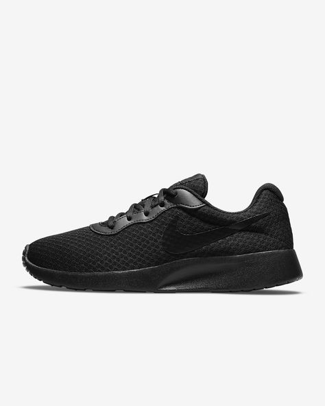 Nike Tanjun Women's Shoes. Nike CA Black Nike Shoes Outfit, Black Nike Shoes, Nike Shoes Outfits, Nike Tanjun, Shoe Nike, Men's Shoe, Mens Nike Shoes, Black Shoes Women, Nike Store