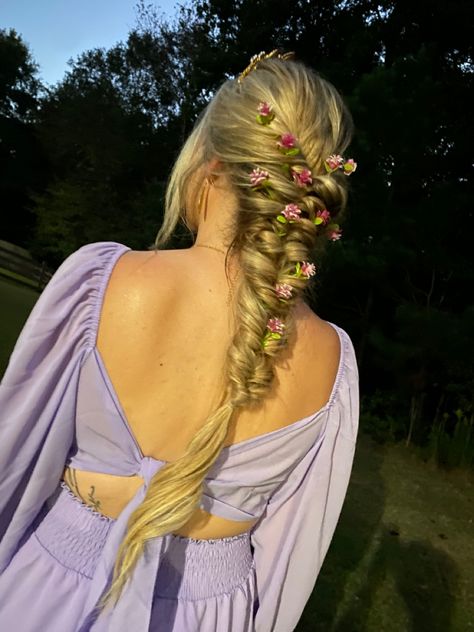 Rupunzle Braid, Rapunzel Themed Hairstyle, Repunzal Hair Braid, Rapunzel Hair Flowers, Rapanzul Hairstyle, Rupunzle Hairstyle, Rapunzel Hair Inspiration, Rupunzle Hair, Rapunzel Braid Hairstyle