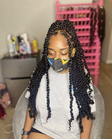 Knotless Passion Twists Hairstyle, Braids For Big Foreheads African, Fake Locs Hairstyles For Women, Hairstyles For Big Foreheads Black, Senegalese Twist Braids Medium, Braids For Big Foreheads, Medium Passion Twists, Braid For Big Forehead, Braiding Ideas