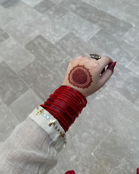 Channeling my inner desi girl🪄🤍🪔🌙 🏷️ Eid-Eid Mubarak-Pakistan- fashion-aesthetic-desi-chooriyan-blogger-henna-makeup- #eidmubarak #eid #desi #aesthetic #ａｅｓｔｈｅｔｉｃ #chooriyan #bangles #kolhapuri #makeup #pink #henna #eidhenna #eid2024 #eidulfitr #eidedition #desi #culture #traditional #traditionalwear #pinkmakeup #red #chocolate #pinterest Oxidised Bangles Aesthetic, Desi Aesthetic Story Ideas, Pakistani Bangles Aesthetic, Desi Aesthetic Henna, Love Desi Asthetic, Eid Henna, South Asian Aesthetic, Eid Ul Fitr, Pakistan Fashion