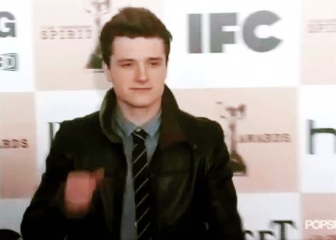 Josh Hutcherson Cute, Josh Hutcherson Gif, Teen Music, Boys Dancing, Josh And Jennifer, Hunger Games Peeta, Tiger Beat, Peeta Mellark, Dancing Gif