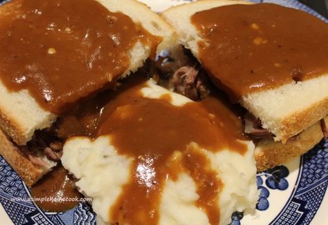 Beef Manhattan Recipe Crock Pot, Hot Roast Beef Sandwich With Gravy, Manhattan Sandwich, Roast Beef Manhattan Recipe, Beef Manhattan Recipe, Open Faced Roast Beef Sandwich, Hot Roast Beef Sandwich, Beef Manhattan, Sandwiches Ideas