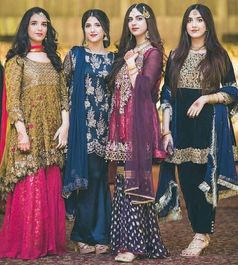 141 Likes, 4 Comments - Crinds (@crinds.fashion) on Instagram: “awesome ethnic styles and colour combinations😍” Dress For Barat Function, Lehenga Photos, Latest Dress For Girls, Bridal Lehenga Pakistani, Bridal Asia, Lehenga Pakistani, Pakistan Wedding, Desi Dress, Shadi Dresses